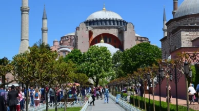 Türkiye’ye geçen yıl 44,5 milyon yabancı turist geldi