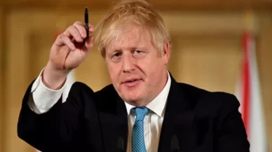 Boris Johnson, babası Stanley'i şövalyeliğe aday göstermiş