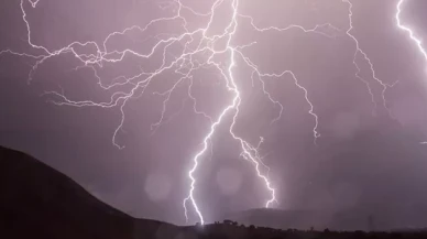 Meteoroloji'den uyarı: Kuvvetli sağanak yağış ve fırtına bekleniyor