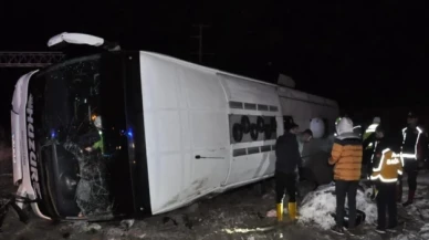 Yolcu otobüsü devrildi, 1 kişi öldü, 25 kişi yaralandı