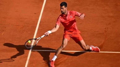 Djokovic kortlara galibiyetle döndü