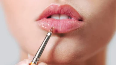 Lip gloss nedir? Ne işe yarar? Lip gloss nasıl kullanılır?