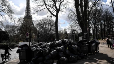 Paris'te çöp toplayıcıları 13 Nisan'da süresiz greve gidiyor