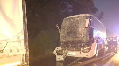 Sakarya'da AK Partili seçmenleri taşıyan otobüs TIR'a çarptı: 22 yaralı