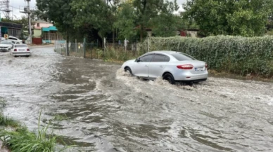 Bursa’da sağanak etkili oldu: Sokaklar göle döndü