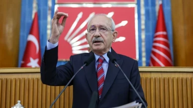 Deniz Zeyrek’ten Kılıçdaroğlu’na acımasız eleştiri: 12. yenilgiden sonra dahi kaybetmenin faturasını yoksul Anadolu köylüsüne ve kendisini eleştiren gazetecilere kesiyor!