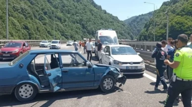 Bayram dönüşü trafiğinde zincirleme kaza: 7 araç birbirine girdi