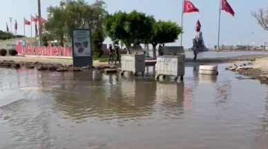 İskenderun'da caddeleri deniz suyu bastı