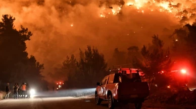 Yunanistan da yangınla mücadele ediyor: Alevler sanayi bölgesindeki fabrika ve depolara kadar ulaştı