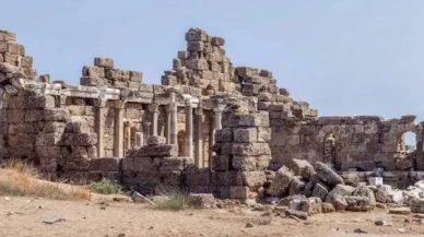 Antalya tatilinde taş toplayan Belçikalı çift, tarihi eser kaçakçılığı şüphesiyle gözaltına alındı