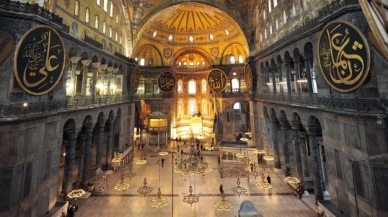 İlber Ortaylı'dan Ayasofya uyarısı: Bu kadarını taşıyacak güçte değil!