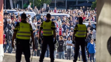 Yarıda kalan Ajax-Feyenoord maçı seyircisiz tamamlanacak