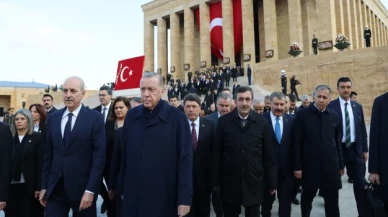 Devlet erkanı 9’u beş geçe Anıtkabir’de Atatürk’ün manevi huzuruna çıktı