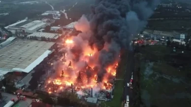 Gebze'de lojistik deposunda çıkan yangına müdahale sürüyor