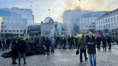 Çiftçiler Avrupa Parlamentosu'nun önünde protesto düzenledi