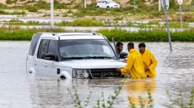 Dubai'de sel: Son 75 yılın en şiddetli yağışları