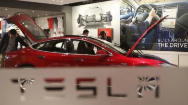 Elektrikli araç devi Tesla araç fiyatlarını düşürdü