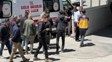 Van'da askeri araç devrildi: 6'sı ağır 11 yaralı