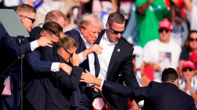 Trump, saldırıya uğradıktan sonraki yüzünün kanlı olduğu fotoğrafıyla kampanyasına bağış istiyor