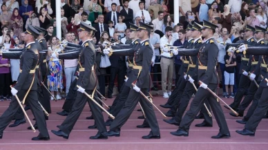 ÇYDD'den Kara Harp Okulu'ndaki teğmenlere destek