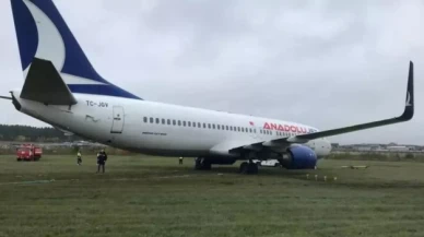 Hakkari'de yolcu uçağı pistten çıktı, tekerler çamura saplandı!