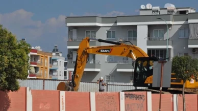 Mersin’de hızlı tren altyapı çalışmaları esnasında doğalgaz borusu patladı