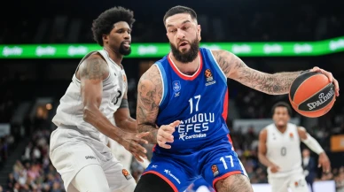 Anadolu Efes, Paris Basket karşısında 93-84 mağlup oldu