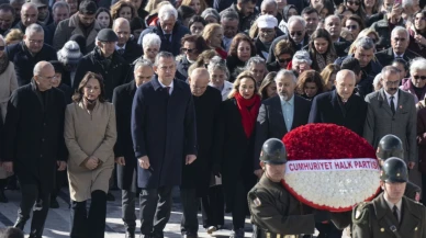 Özgür Özel Öğretmenler Günü dolayısıyla Anıtkabir'i ziyaret etti