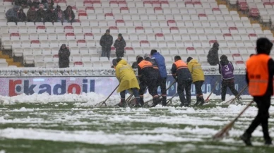 Sivasspor - Kasımpaşa maçı gecikmeli başladı!