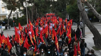 Yunan komünistler, Ukrayna'ya gönderilen askeri mühimmat konvoyuna geçit vermedi