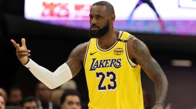 NBA'in 'Kralı' LeBron James yine tarihe adını yazdırdı