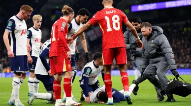 Liverpool-Tottenham maçında yere yığılan futbolcuya 10 dakika müdahale edildi