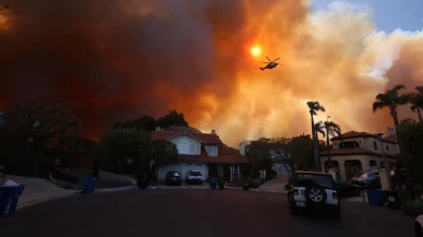 Los Angeles'ta orman yangını nedeniyle 30 bin kişiye tahliye kararı verildi