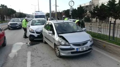 Çanakkale Belediye Başkanı Muharrem Erkek'in aracı kaza yaptı