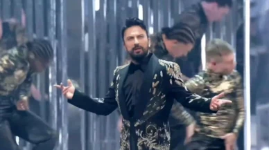 Megastar Tarkan, Suudi Arabistan'da sahne aldı