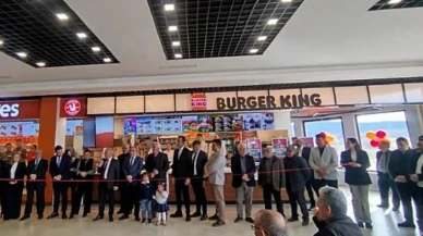 Burger King'in Afyonkarahisar'daki yeni şubesindeki dualı açılışa katılan AK Partili isim istifa ettirildi