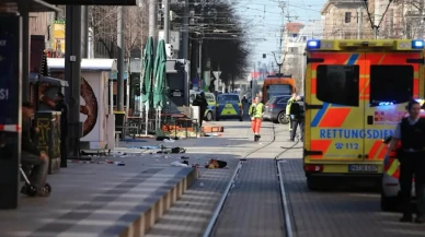 Almanya Mannheim'da terör saldırısı şüphesi: Bir araç kalabalığa dalarak çok sayıda kişiyi yaraladı!