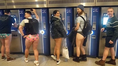 Londra'da "Pantolonsuz" metro günü etkinliği gerçekleşti