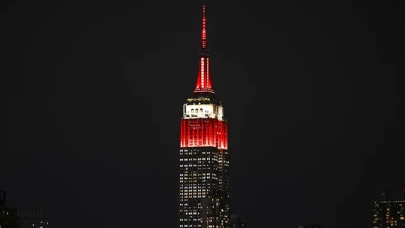 Empire State Binası Türk Bayrağı renkleriyle ışıklandırıldı