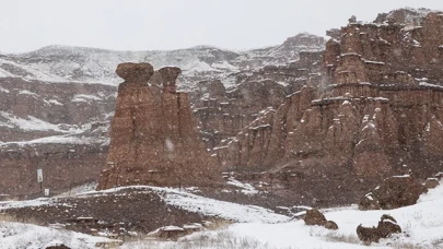 Erzurum'daki Narman Peribacaları beyaza büründü