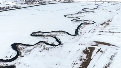 Kars-Ardahan sınırındaki menderesler her mevsim farklı güzelliğe bürünüyor