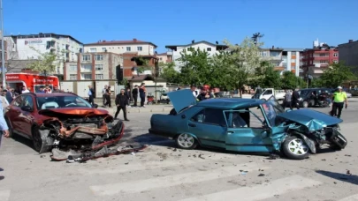 Ordu’da iki otomobilin çarpıştı: 3 yaralı