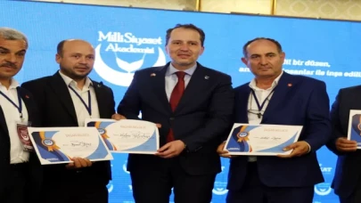 Yeniden Refah Partisi’nin Antalya’da ”Milli Siyaset Akademisi” programı vardı