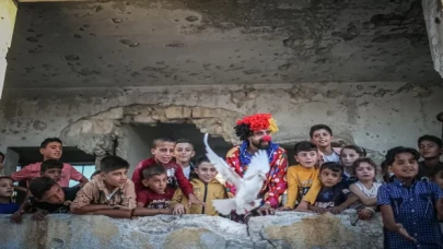 İdlib’de çocuklar için palyaçolu bayram eğlencesi