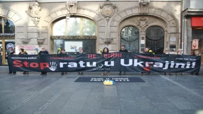 Ukrayna’daki savaş Belgrad’da protesto edildi