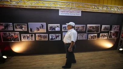 Gazze’de ”gazetecilere yönelik İsrail ihlallerini” belgeleyen fotoğraf sergisi açıldı