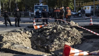 Kiev’de Rus güçlerinin saldırılarının izleri silinmeye çalışılıyor