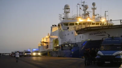 İtalya, STK gemilerinden inmelerine müsaade vermediği göçmenlere yeşil ışık yaktı