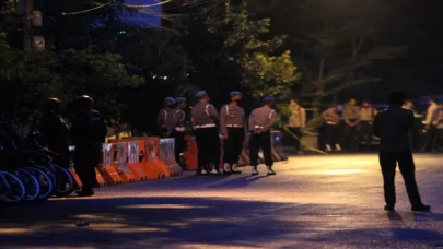 Endonezya’da polis karakoluna düzenlenen bombalı saldırıda 1 polis öldü