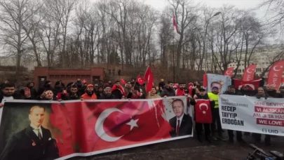 İsveç’te terör örgütü PKK/YPG destekçilerinin provokasyonu protesto edildi